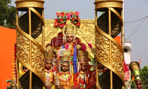 LIVE : अयोध्या में पुष्पक विमान से आए श्रीराम, सरयू तट पर योगी की महादिवाली