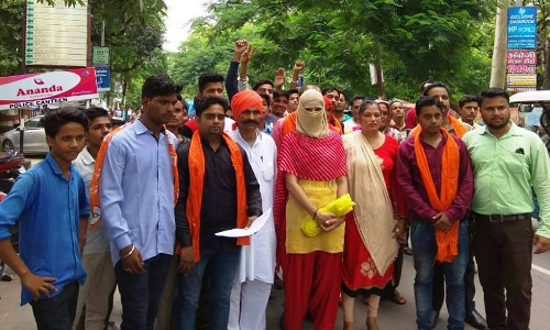 रेप पीडिता को बिजनौर एसपी ने डांट कर भगाया, रोकर रोकर बोली पीडिता क्या नहीं मिलेगा न्याय! रेप पीडिता को बिजनौर एसपी ने डांट कर भगाया, रोकर रोकर बोली पीडिता क्या नहीं मिलेगा न्याय!