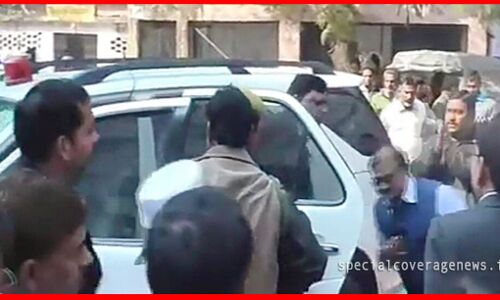 नेता की चरणवंदना करने वाले अधिकारी कैसे कराएंगे निष्पक्ष चुनाव? नेता की चरणवंदना करने वाले अधिकारी कैसे कराएंगे निष्पक्ष चुनाव?