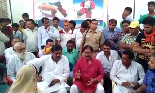 कैबिनेट मंत्री चेतन चौहान ने पर्वतारोही रवि के परिजनों को दिया मदद का भरोसा