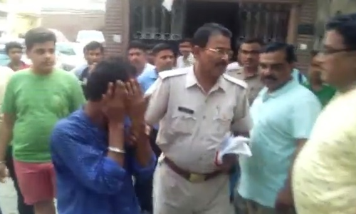 रंगे हाथ पकड़ा, मनचले की लाइव पिटाई!