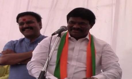 उपवास फिर बना उपहास: बीजेपी सांसद बोले दिग्विजय दिल्ली से एक आइटम जरुर ले आये, मचा हडकम्प