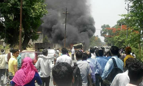 जिंदा जला ड्राईवर,बिजली के खम्भे से टकराकर हुआ हादसा