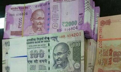 इंजीनियर के ठिकानों पर निगरानी विभाग की छापेमारी, 53 लाख कैश के साथ गहने जब्त इंजीनियर के ठिकानों पर निगरानी विभाग की छापेमारी, 53 लाख कैश के साथ गहने जब्त