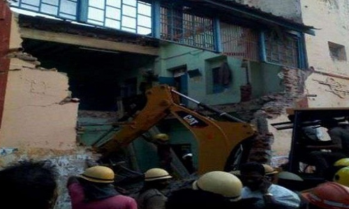 तमिलनाडु में बस स्टैंड की गिरी छत, सो रहे 8 लोगों की मौत तमिलनाडु में बस स्टैंड की गिरी छत, सो रहे 8 लोगों की मौत