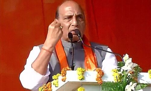 फतेहपुर: बीजेपी की परिवर्तन यात्रा में राजनाथ सिंह को दिखाए गए काले झंडे फतेहपुर: बीजेपी की परिवर्तन यात्रा में राजनाथ सिंह को दिखाए गए काले झंडे