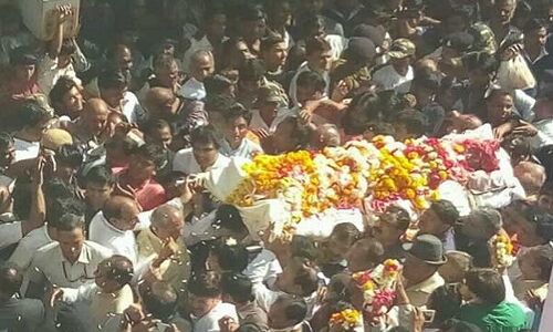 पूर्व सीएम पटवा हुए पंचतत्व में विलीन, अंतिम संस्कार में पहुंचे आडवाणी सहित कई नेता पूर्व सीएम पटवा हुए पंचतत्व में विलीन, अंतिम संस्कार में पहुंचे आडवाणी सहित कई नेता