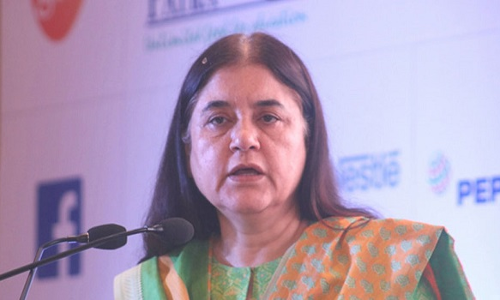 जनता दरबार में भड़कीं मेनका गांधी, आपत्तिजनक भाषा में असफरों की लगाई क्लास, देखें VIDEO