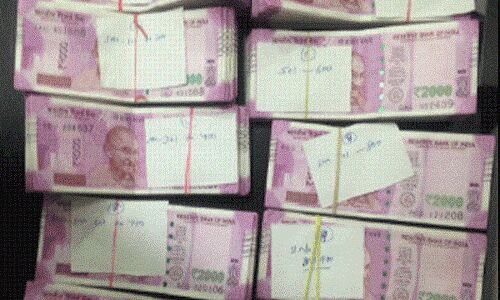 गोरखपुर : चेकिंग के दौरान पुलिस ने जब्त किये 6 लाख रुपए