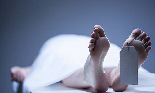 शव के साथ 24 घंटे से कमरे में बंद था पति, बाहर निकलने पर कही ये बात शव के साथ 24 घंटे से कमरे में बंद था पति, बाहर निकलने पर कही ये बात