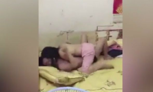 प्रेमी के साथ हमबिस्तर थी महिला, बौखलाए पति ने दोस्तों के साथ जो किया वो हैरान करने वाला है..