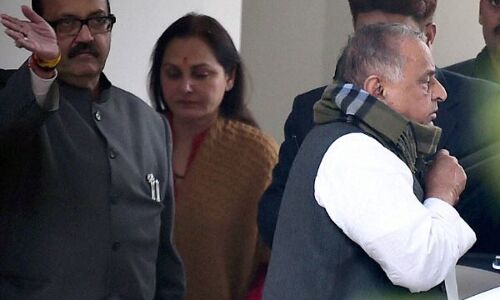 मुलायम सिंह को बड़ा झटका, अमर सिंह लड़ेगें उनके खिलाफ चुनाव मिला ऑफर ! मुलायम सिंह को बड़ा झटका, अमर सिंह लड़ेगें उनके खिलाफ चुनाव मिला ऑफर !