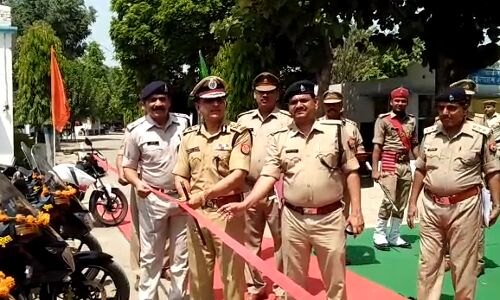 100 यूपी की मोटर साइकिलों से अब पुलिस करेगी क्राइम कंट्रोल 100 यूपी की मोटर साइकिलों से अब पुलिस करेगी क्राइम कंट्रोल