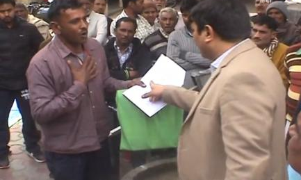 बड़ी खबर: यूपी के मुजफ्फरनगर में पीड़ित दलित परिवार अपनाएगा मुस्लिम धर्म बड़ी खबर: यूपी के मुजफ्फरनगर में पीड़ित दलित परिवार अपनाएगा मुस्लिम धर्म