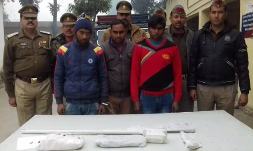 चीतल का शिकार करते 3 युवक गिरफ्तार, हथियार और मांस भी बरामद चीतल का शिकार करते 3 युवक गिरफ्तार, हथियार और मांस भी बरामद