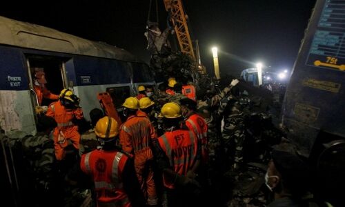 आंध्र प्रदेश: हीराखंड एक्सप्रेस दुर्घटनाग्रस्त 32 की मौत, 50 से ज्यादा घायल