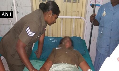 तमिलनाडु: महिला पुलिस कॉन्स्टेबल पर वेल्लोर में अज्ञात लोगों ने फेंका तेजाब तमिलनाडु: महिला पुलिस कॉन्स्टेबल पर वेल्लोर में अज्ञात लोगों ने फेंका तेजाब