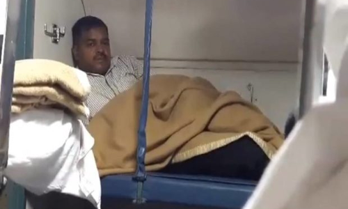 चलती ट्रेन में लड़की को देख हस्तमैथुन कर रहा था ये शख्स, लड़की ने वीडियो बना किया पोस्ट