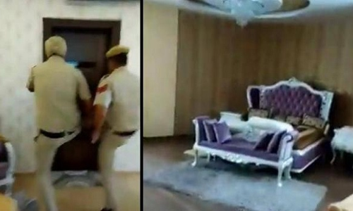 दरवाजा तोड़कर राम रहीम के बेडरूम में घुसी पुलिस, अंदर का नजारा देख रह गई हैरान