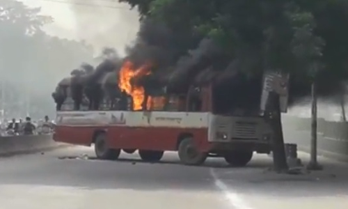 यूपी में बसपा नेता की गोली मारकर हत्या, समर्थकों ने फूंकी बस