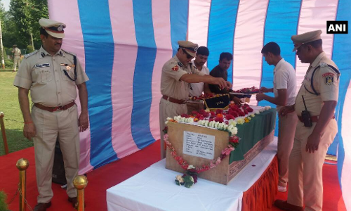 शहीद साहब शुक्ला के बेटे की मांग, सीएम के बिना आये नहीं करेंगे पापा का अंतिम संस्कार