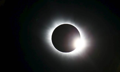 आज रात 9.15 से शुरू होगा पूर्ण सूर्यग्रहण, पढ़ें- कहीं आपकी राशि पर तो नहीं है असर