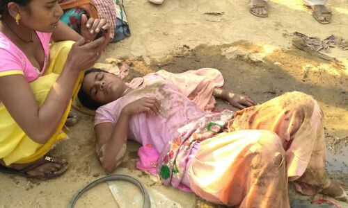 टेंपो अनियंत्रित होकर पलटा,एक युवक की मौत 3 गंभीर घायल