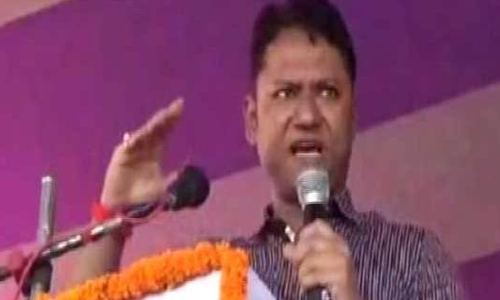 औरंगाबाद डीएम का अजीब बयान, शौचालय बनवाने के लिए पैसे नहीं है तो बीवी बेच दो