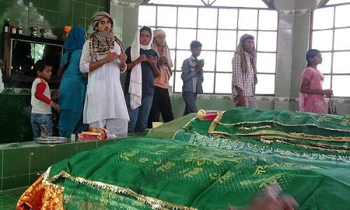 वैलेंटाइन डे स्पेशल: यहां लगता है प्यार करने वालों का मेला,खाते है उम्र भर साथ निभाने की कसमें