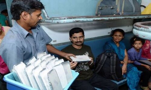 यात्रीगण कृपया ध्यान दें, रेलवे आपके खाने में कर सकती है कटौती! यात्रीगण कृपया ध्यान दें, रेलवे आपके खाने में कर सकती है कटौती!