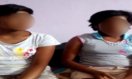 इन नाबालिगों के साथ करता रोज जबरदस्ती सेक्स ये डाक्टर, और फिर वीडियो हुआ .... इन नाबालिगों के साथ करता रोज जबरदस्ती सेक्स ये डाक्टर, और फिर वीडियो हुआ ....