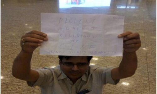 मुंबई: इंटरनेशनल एयरपोर्ट पर नमाज पढ़ने को लेकर विवाद, धरने पर बैठा शख्स