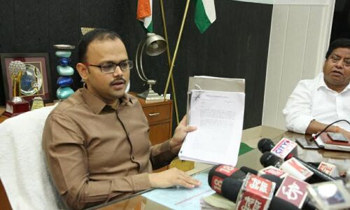 जाते जाते डीएम ज़ुहैर बिन सग़ीर को क्यों देनी पड़ी सफाई!