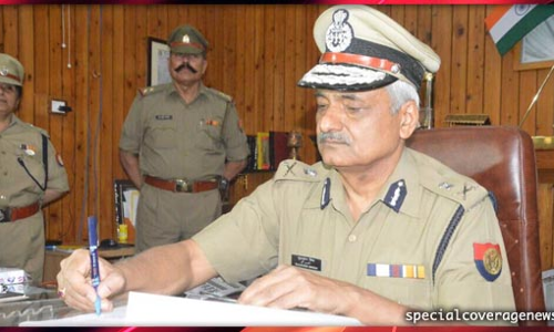 पूर्व डीजीपी सुलखान सिंह के चाचा के घर पड़ी डकैती, लाखों का माल ले गये चोर पूर्व डीजीपी सुलखान सिंह के चाचा के घर पड़ी डकैती, लाखों का माल ले गये चोर