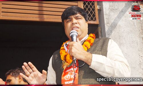 नोएडा : सपा प्रत्याशी सुनील चौधरी ने कच्ची कॉलोनियों में किया जनसंपर्क, मांगे वोट