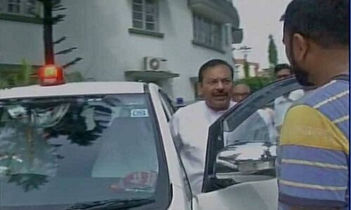 VVIP कल्चर को खत्म करने की मोदी सरकार के फ़ैसले को ठेंगा दिखा, ममता के मंत्री अब भी लाल बत्ती पर सवार