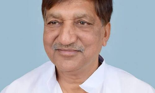 सांसद नरेश अग्रवाल के भाई से कहा मुस्लिम सभासद ने, अब योगी सरकार में नही चलेगी दादा गिरी सांसद नरेश अग्रवाल के भाई से कहा मुस्लिम सभासद ने, अब योगी सरकार में नही चलेगी दादा गिरी