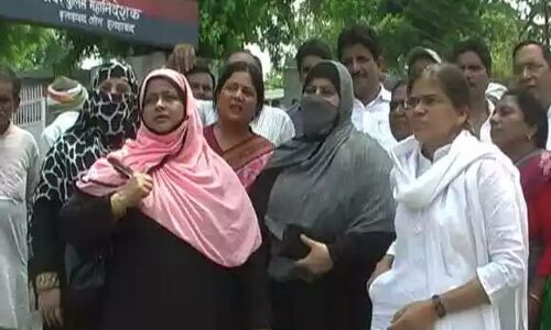 पूर्व सांसद अतीक अहमद के परिजनों ने लगाया सरकार पर उत्पीडन का आरोप