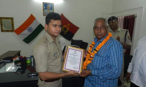 एटा एसएसपी ने किया सेवानिवृत पुलिस अधिकारियों,कर्मचारियों का सम्मान एटा एसएसपी ने किया सेवानिवृत पुलिस अधिकारियों,कर्मचारियों का सम्मान