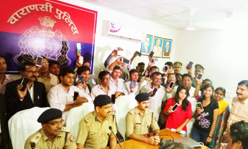 वाराणसी पुलिस ने किया ऐसा काम, 60 चेहरों पर आई मुस्कान