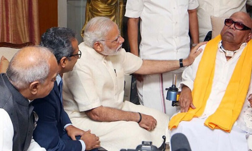 PM मोदी ने डीएमके प्रमुख एम करुणानिधि से की मुलाकात PM मोदी ने डीएमके प्रमुख एम करुणानिधि से की मुलाकात