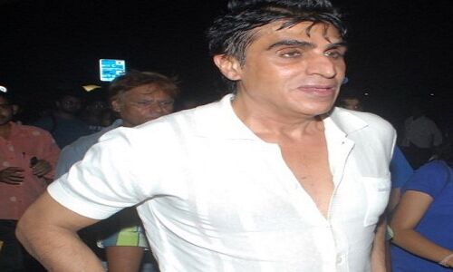 अब दोनों बेटियों के बाद यह प्रोड्यूसर भी निकले कोरोना पॉजिटिव अब दोनों बेटियों के बाद यह प्रोड्यूसर भी निकले कोरोना पॉजिटिव