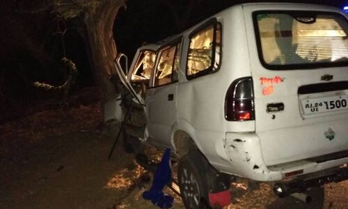 राजस्थान के जैसलमेर में कार पेड़ से टकराई, चार की मौत 10 घायल