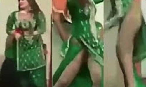 नांचते नाचते खुल गयी इस पाकिस्तानी लड़की की सलवार, और फिर मचा हंगामा, देखें वीडियो