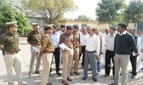 कासगंज: डीएम और एसपी ने लिया मतगणना स्थल का जायजा, दिए निर्देश