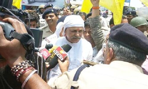 मध्यप्रदेश: कई जगह हाईवे जाम की कोशिश, किसान नेता कक्का जी गिरफ्तार