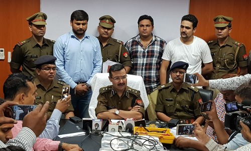 नॉएडा पुलिस की बड़ी कामयाबी, 7 लग्जरी कारों समेत 6 शातिर चोर गिरफ्तार नॉएडा पुलिस की बड़ी कामयाबी, 7 लग्जरी कारों समेत 6 शातिर चोर गिरफ्तार