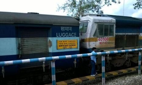 कानपुर में नार्थ ईस्ट एक्सप्रेस के टॉयलेट में प्रेमी युगल ने की आत्म हत्या, प्रेमी युगल थे पुलिस हिरासत में