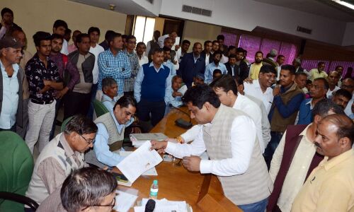 नोएडा प्राधिकरण में एम्प्लाइज असोसिएशन के चुनाव आते ही मचा घमासान