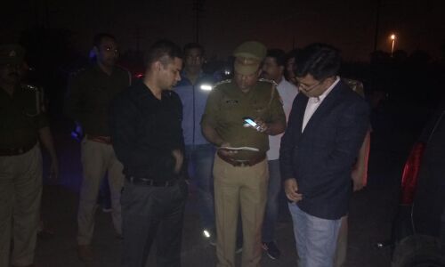 नोएडा में लुटेरे से पुलिस की मुठभेड़, गोली लगने से घायल लुटेरे से लूट का कैश बरामद नोएडा में लुटेरे से पुलिस की मुठभेड़, गोली लगने से घायल लुटेरे से लूट का कैश बरामद